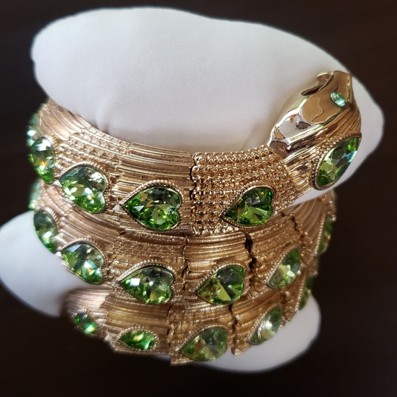 Gucci Crystal Heart Triple Wrap Snake Bracelet - Picture 5 of 12